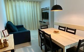 Apartamento na Praia do Morro- Guarapari, de frente, varanda ampla, duas quadras da orla da praia